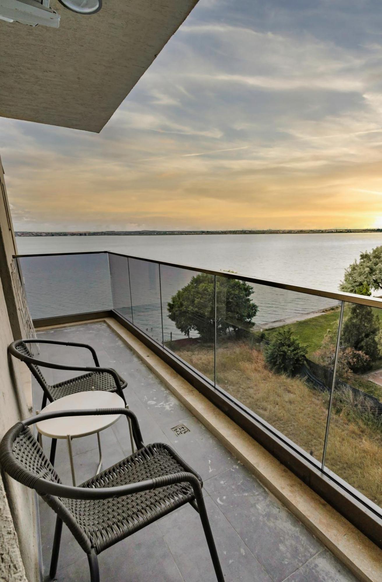 Azure Sea Apartments - Bychoice Mamaia Exterior photo