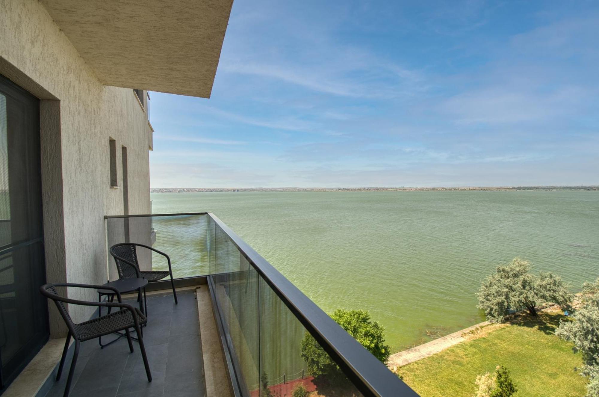 Azure Sea Apartments - Bychoice Mamaia Exterior photo